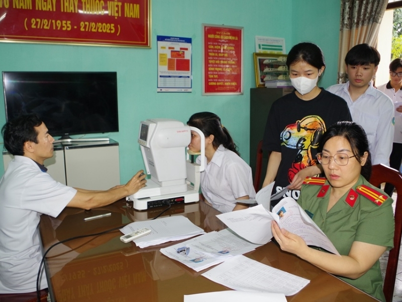 Khám sức khỏe thi công an